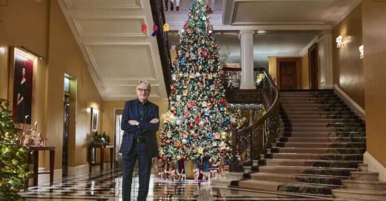 SirPaulSmithHasUnveiledTheClaridgesChristmasTree2024-min-min-800x418